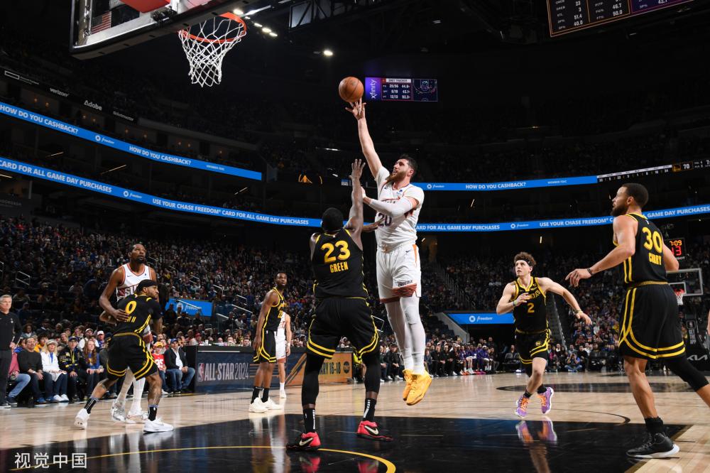 坐在场边调 坐在场边调